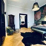 Yacht Club Apartment