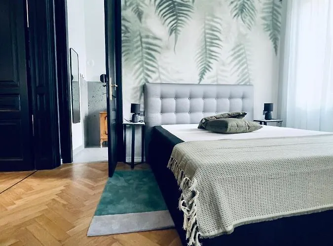 Yacht Club Apartment