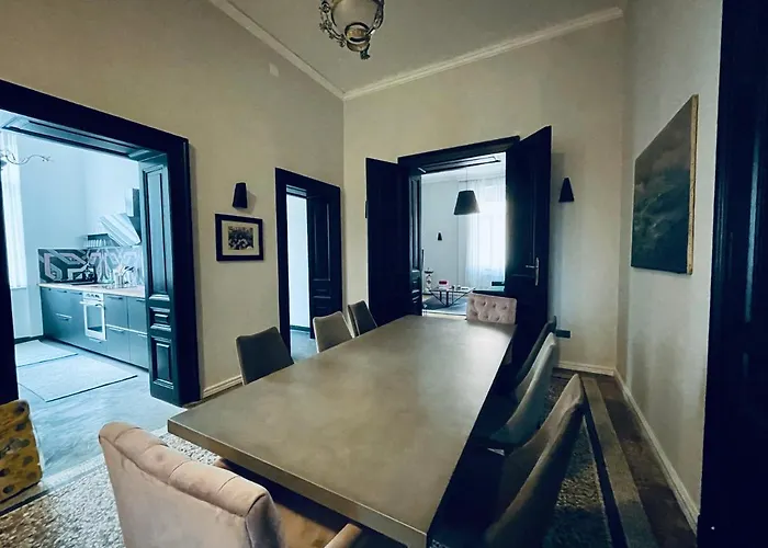 Yacht Club Apartment