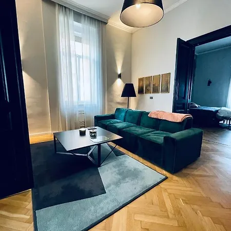 Yacht Club Οπατία